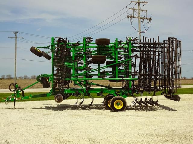 Image of John Deere 2330 equipment image 2