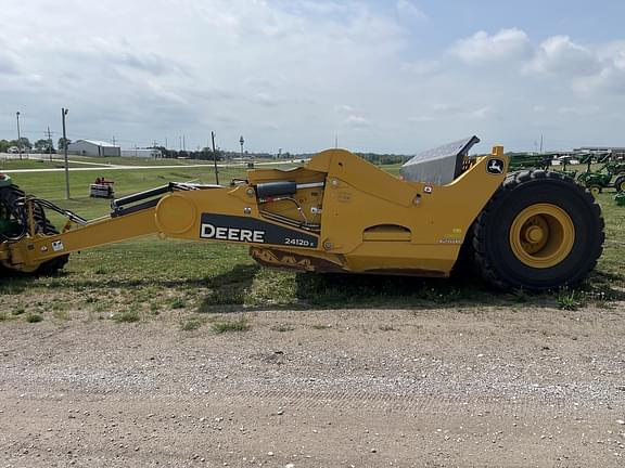 Image of John Deere 2412DE equipment image 3