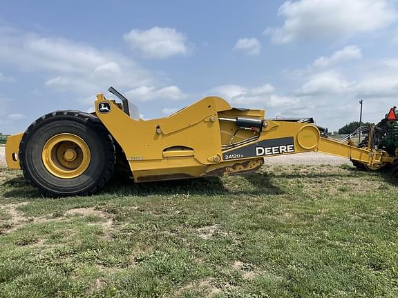 Image of John Deere 2412DE equipment image 1