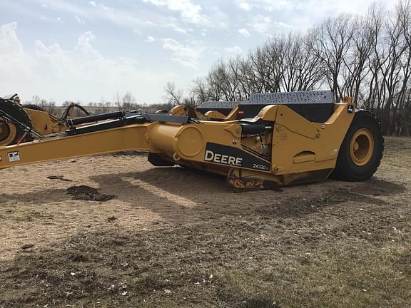 Image of John Deere 2412DE equipment image 2
