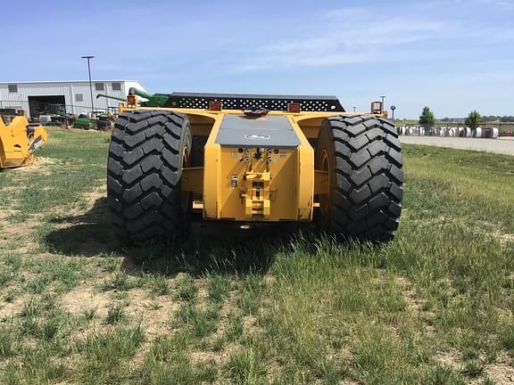 Image of John Deere 2412DE equipment image 4