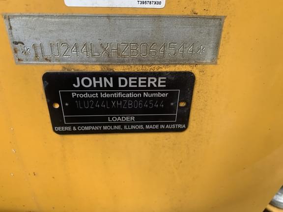 Image of John Deere 244L equipment image 4