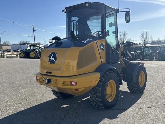 Image of John Deere 244L equipment image 4