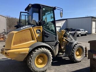 Image of John Deere 244L equipment image 4