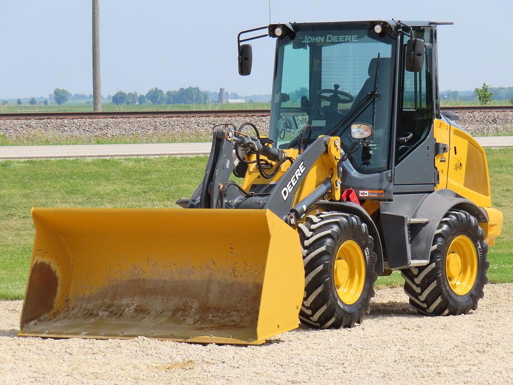 Image of John Deere 244L Primary image