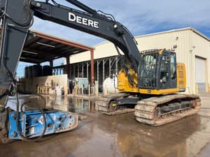2021 John Deere 245G Image
