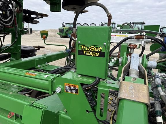 Image of John Deere 2510H equipment image 3