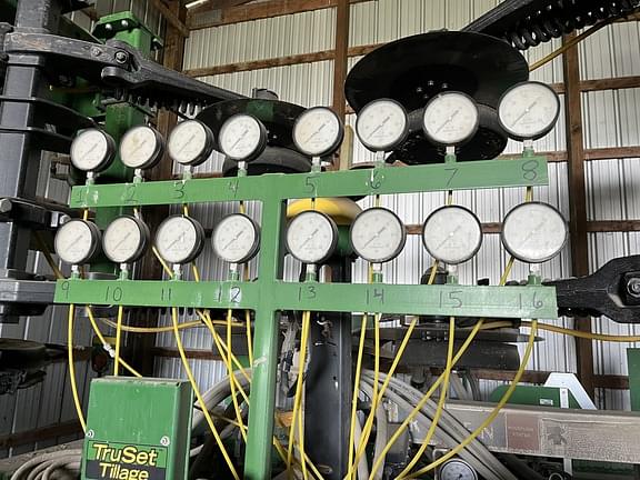 Image of John Deere 2510H Image 1