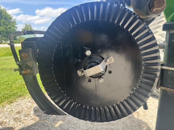 Image of John Deere 2530L equipment image 1