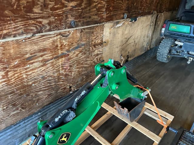 Image of John Deere 260B equipment image 3