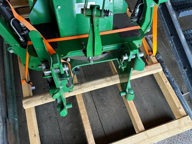 Image of John Deere 260B equipment image 2