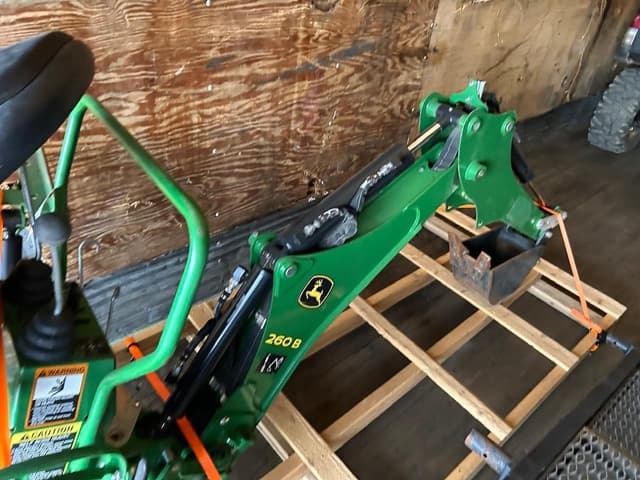 Image of John Deere 260B equipment image 4