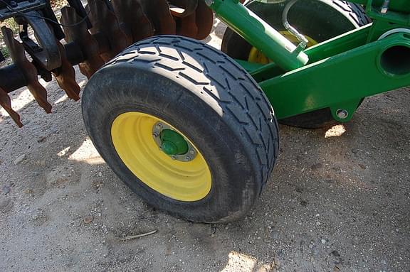 Image of John Deere 2633VT equipment image 4