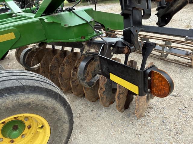 Image of John Deere 2633VT equipment image 4