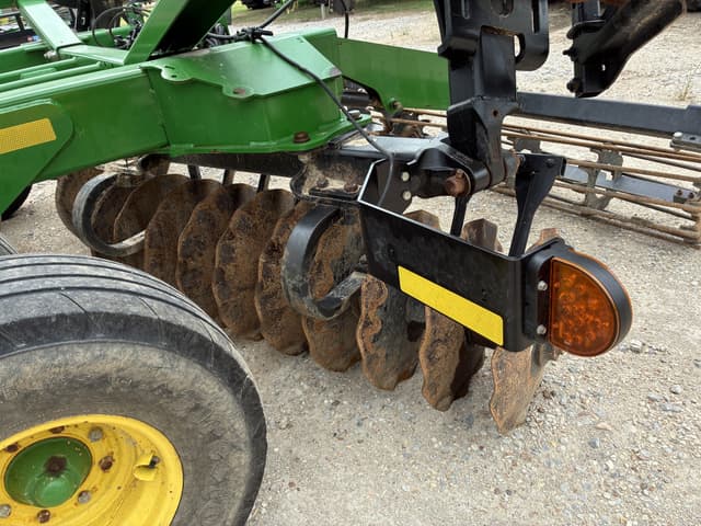 Image of John Deere 2633VT equipment image 4