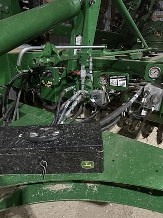 Image of John Deere 2660VT equipment image 4