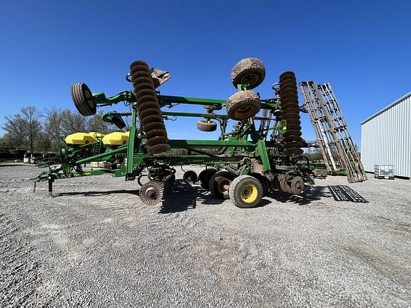 Image of John Deere 2660VT equipment image 2