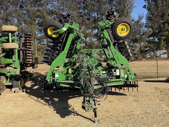 Image of John Deere 2660VT equipment image 1