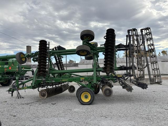 Image of John Deere 2660VT equipment image 3