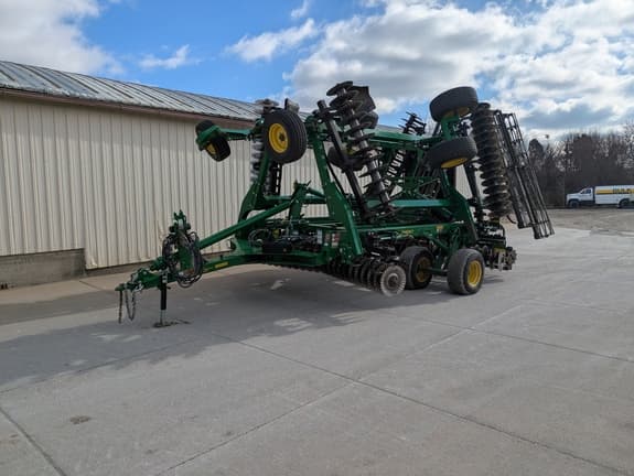 Image of John Deere 2660VT equipment image 4