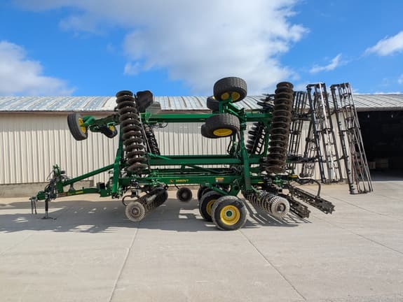 Image of John Deere 2660VT equipment image 1