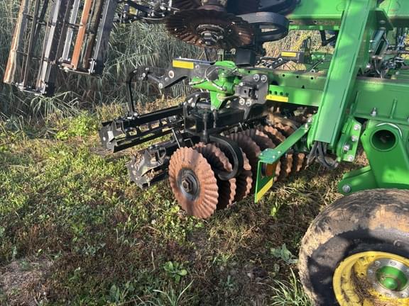 Image of John Deere 2660VT equipment image 1