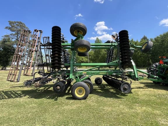 Image of John Deere 2660VT equipment image 1