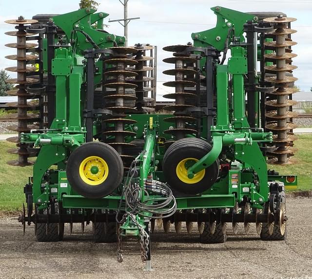 Image of John Deere 2660VT equipment image 1