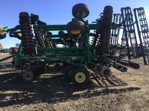 Image of John Deere 2660VT equipment image 1