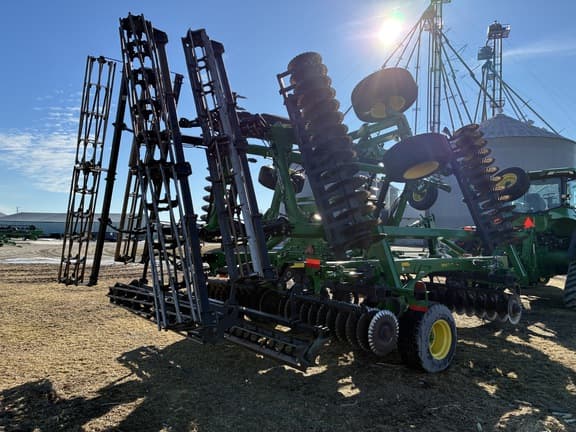 Image of John Deere 2660VT equipment image 4