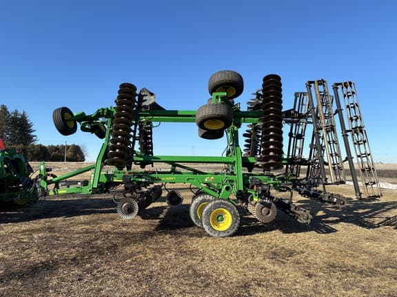 Image of John Deere 2660VT equipment image 1