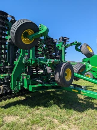 Image of John Deere 2660VT equipment image 2