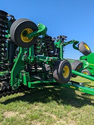 Image of John Deere 2660VT equipment image 1