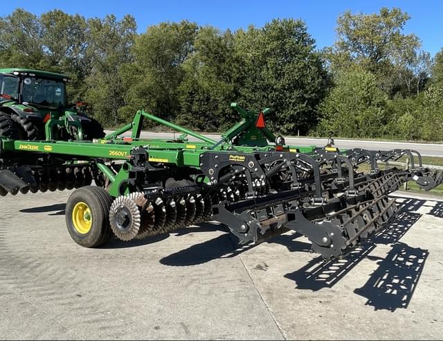 Image of John Deere 2660VT equipment image 3