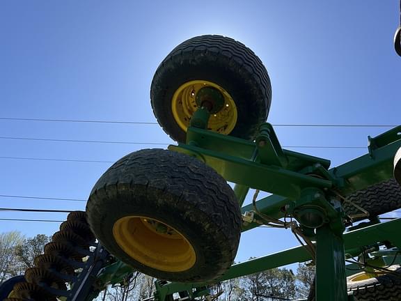 Image of John Deere 2660VT equipment image 1