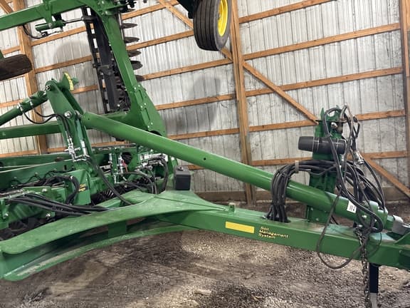 Image of John Deere 2660VT equipment image 4