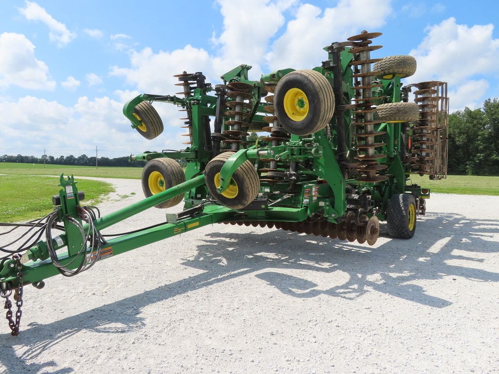 2021 John Deere 2660VT Equipment Image0
