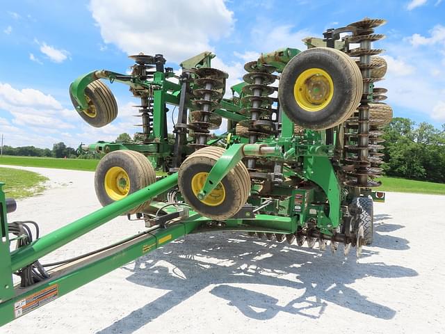 Image of John Deere 2660VT equipment image 1