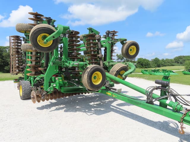 Image of John Deere 2660VT equipment image 1