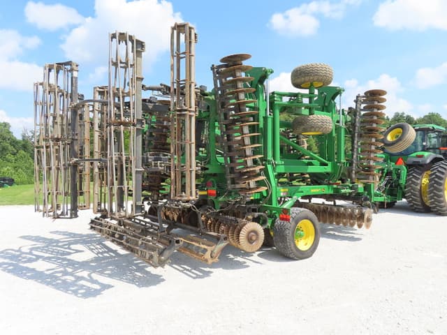 Image of John Deere 2660VT equipment image 4