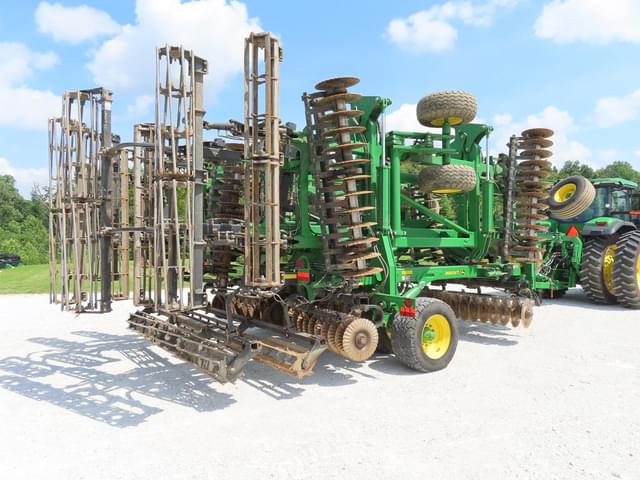 Image of John Deere 2660VT equipment image 4