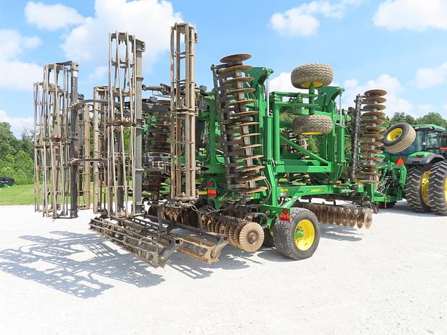 Image of John Deere 2660VT equipment image 4