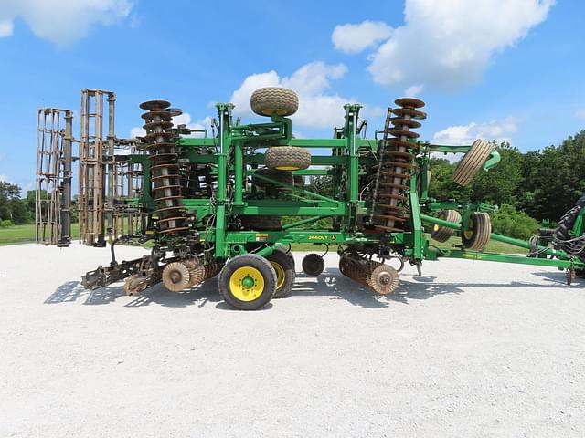 Image of John Deere 2660VT equipment image 3