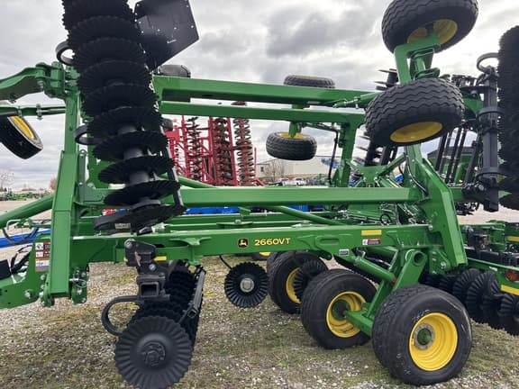 Image of John Deere 2660VT equipment image 3