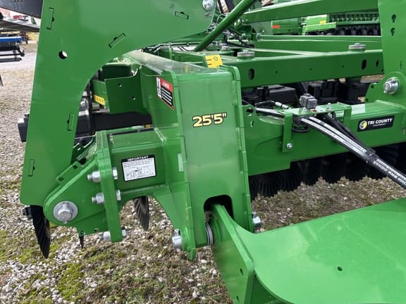 Image of John Deere 2660VT equipment image 4