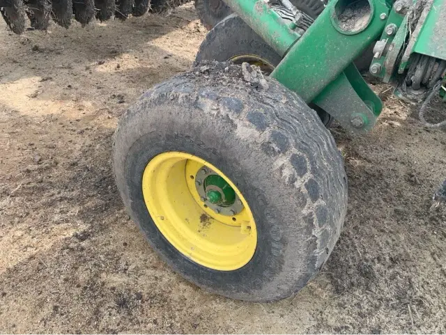 Image of John Deere 2660VT equipment image 2