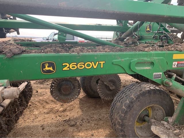 Image of John Deere 2660VT equipment image 1