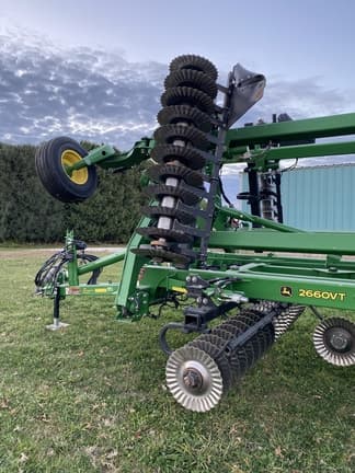 Image of John Deere 2660VT equipment image 4