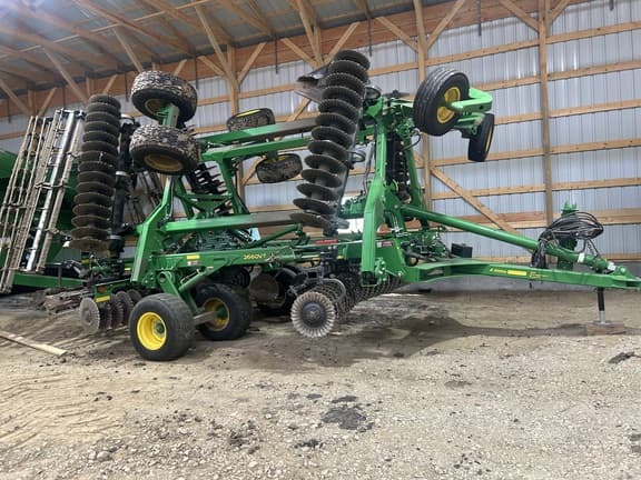 Image of John Deere 2660VT equipment image 4