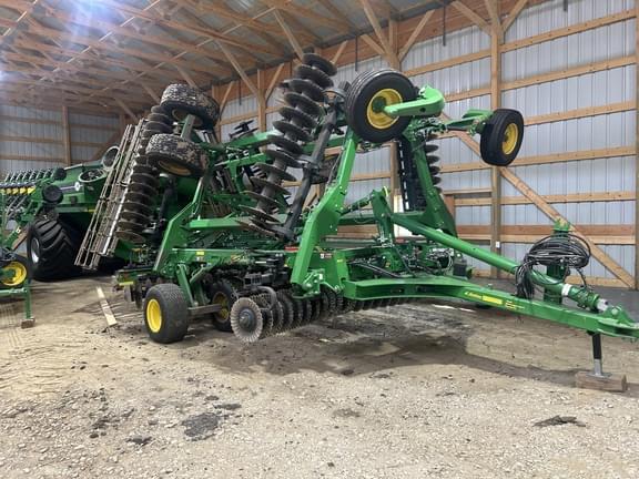 Image of John Deere 2660VT equipment image 2
